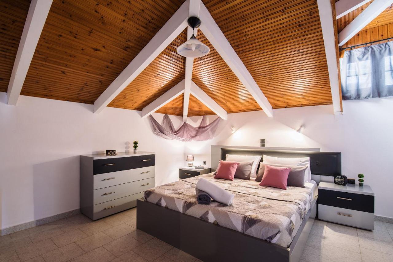 Villa Corali Apartments Sea Breath & Pool Amoudi Exterior photo